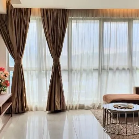 Regalia Luxury Suites Klcc - By Cozy Stay Kuala Lumpur Exterior photo